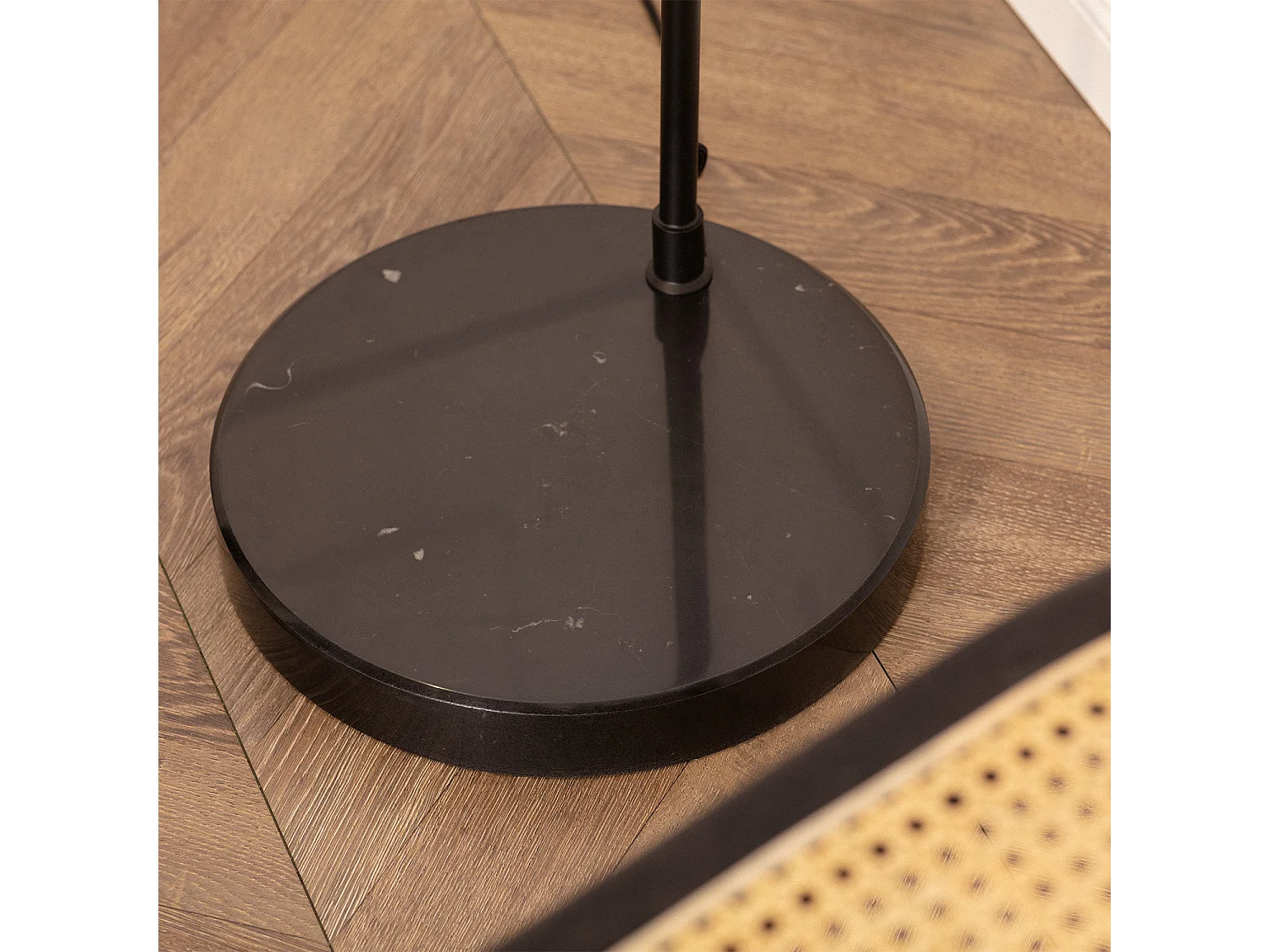 Lámpara de Pie Metal Reflect Negro