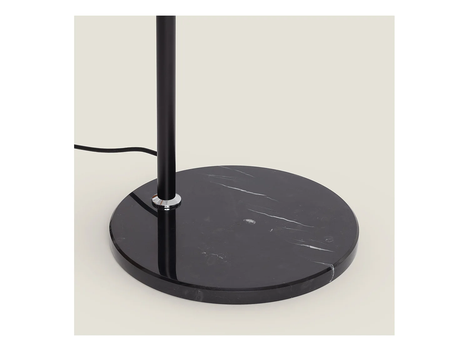 Lámpara de Pie Aluminio Maisie Negro