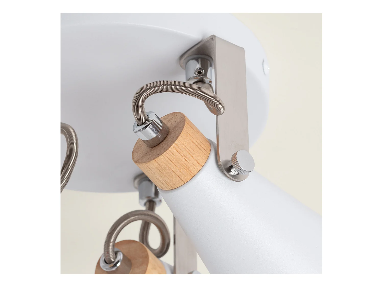 Lampada da Soffitto Circolare Orientabile in Metallo e Legno 3 Faretti Mara Bianco