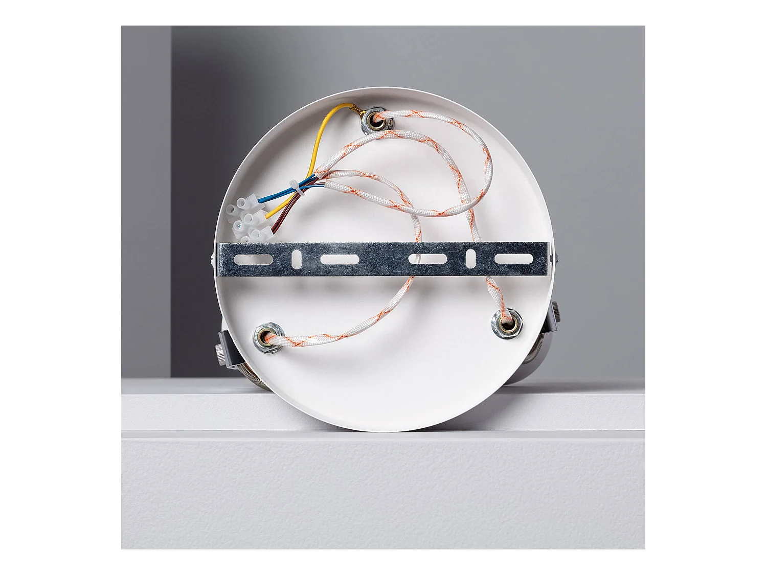 Lampada da Soffitto Circolare Orientabile in Metallo e Legno 3 Faretti Mara Bianco