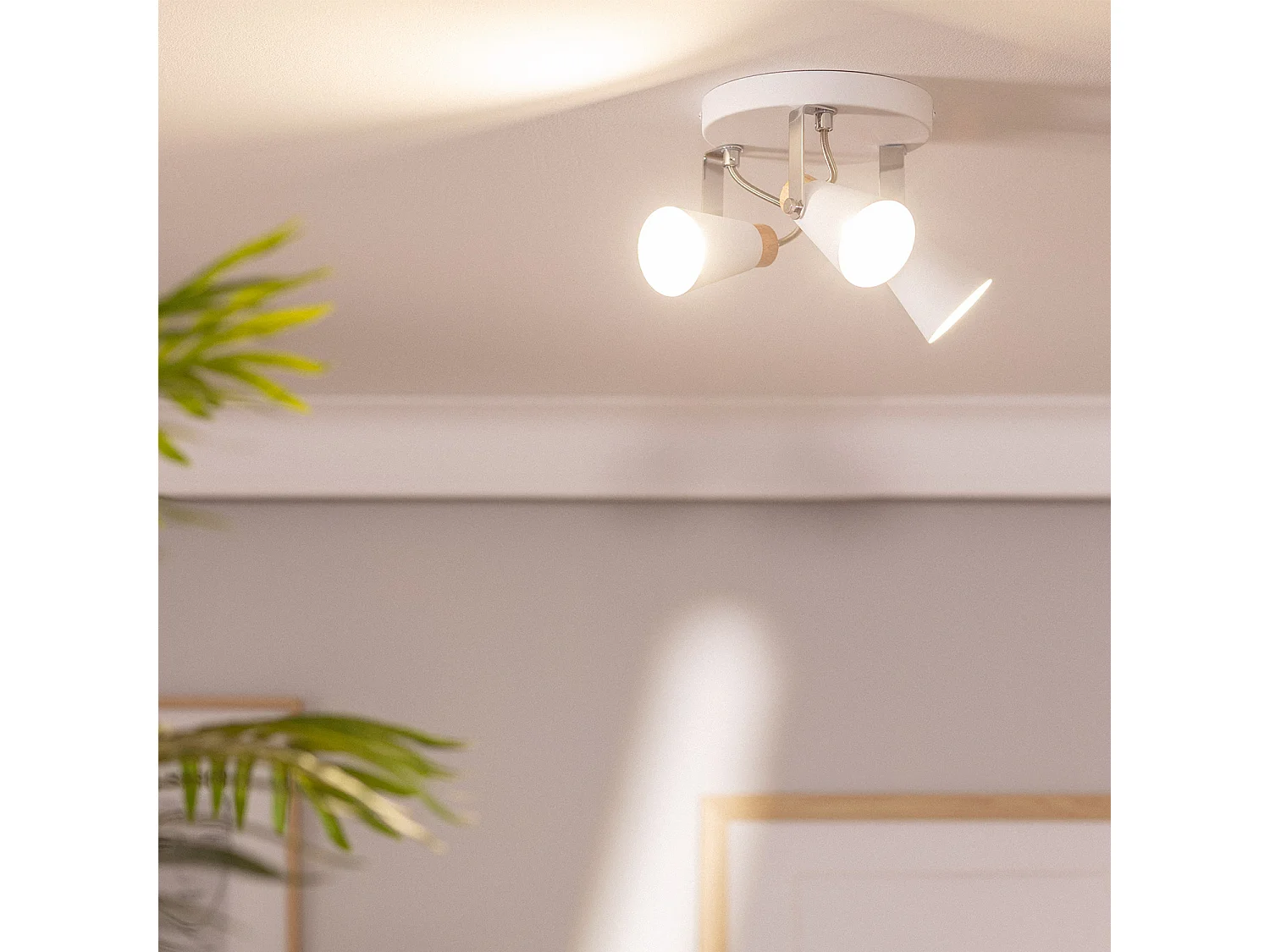 Lampada da Soffitto Circolare Orientabile in Metallo e Legno 3 Faretti Mara Bianco