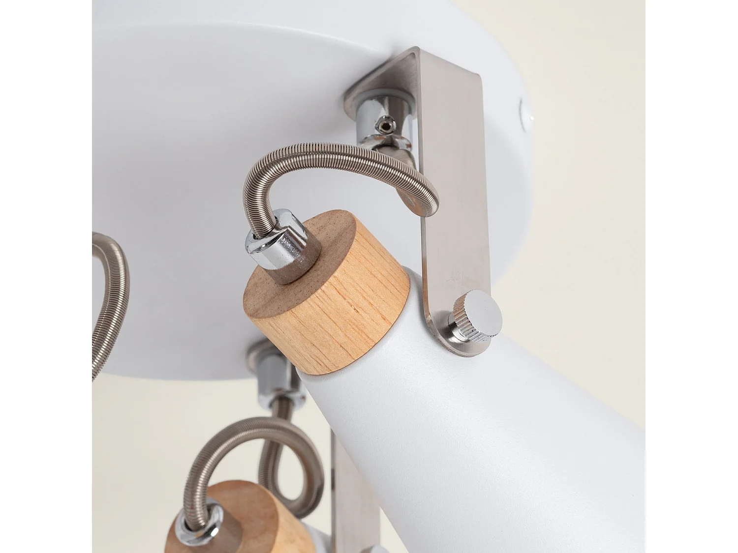 Lampada da Soffitto Circolare Orientabile in Metallo e Legno 3 Faretti Mara Bianco