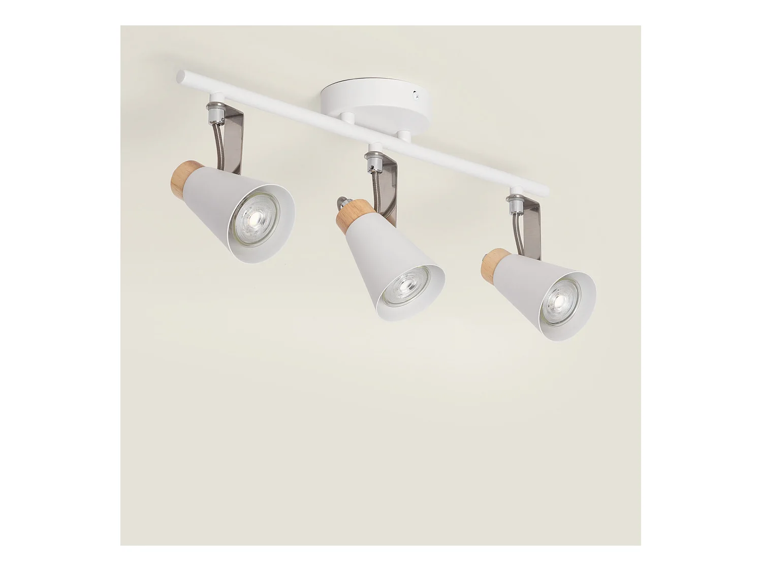 Lámpara de Techo Orientable Metal y Madera 3 Focos Mara Blanco