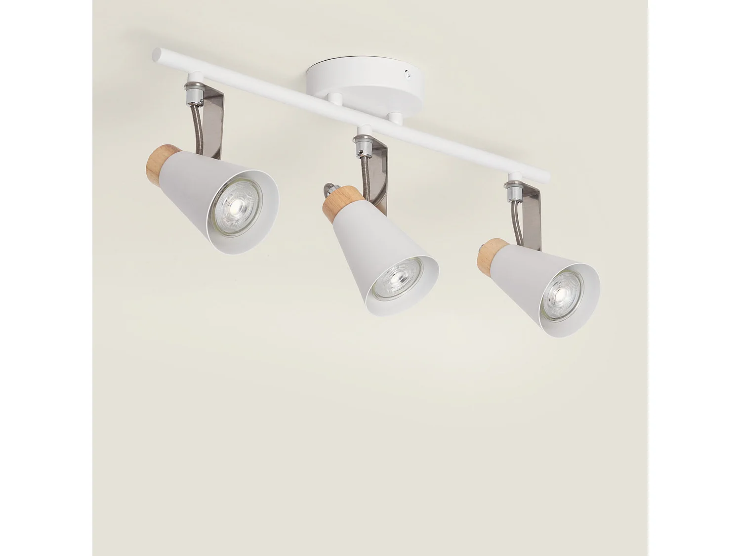 Lámpara de Techo Orientable Metal y Madera 3 Focos Mara Blanco