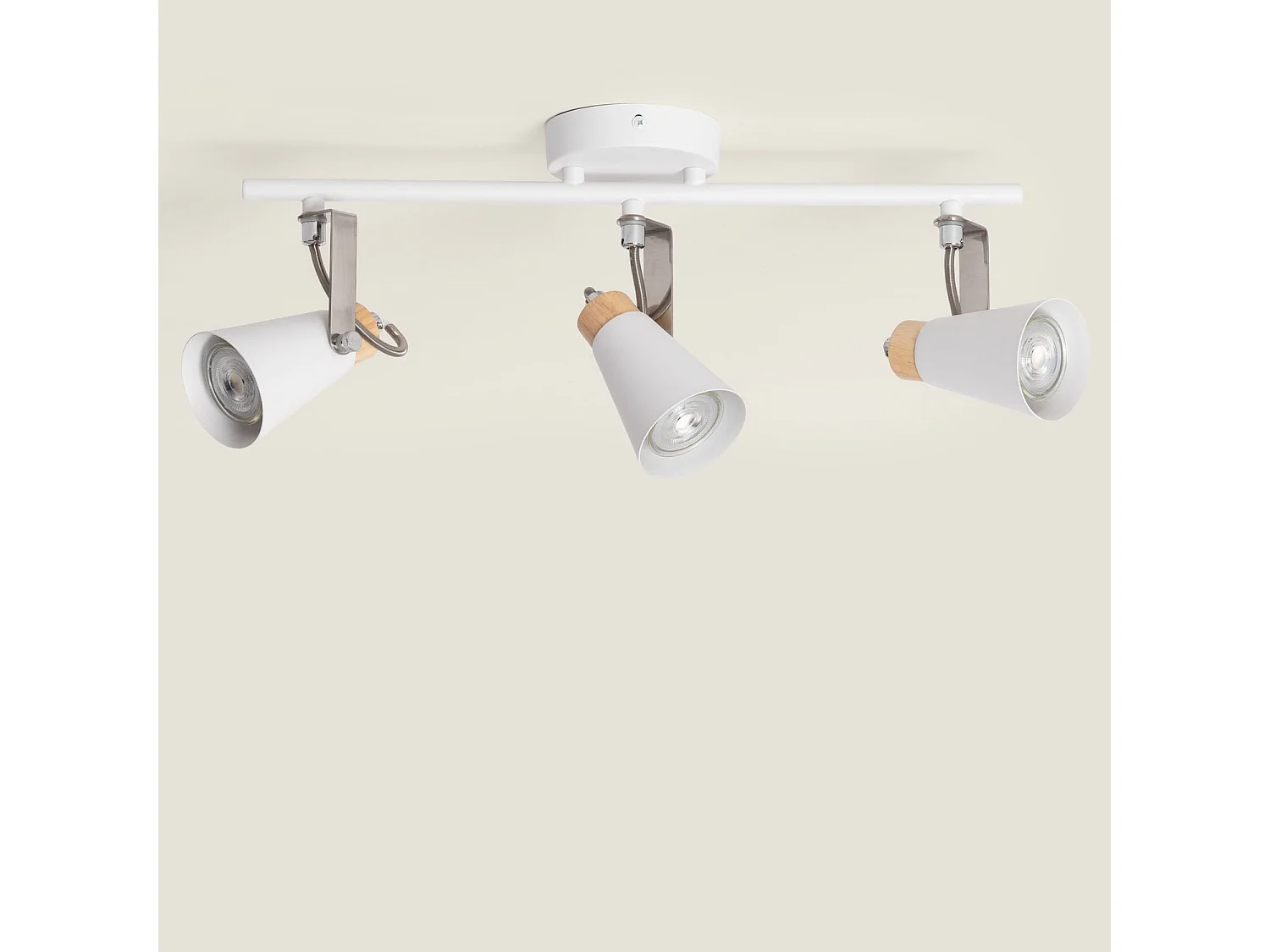 Lámpara de Techo Orientable Metal y Madera 3 Focos Mara Blanco