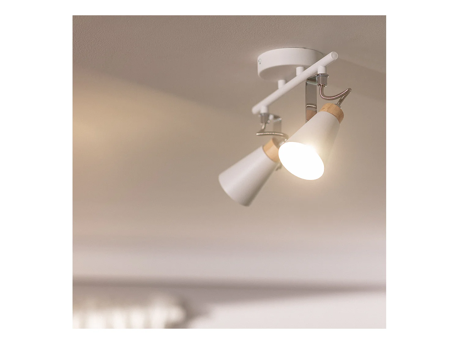 Lámpara de Techo Orientable Metal y Madera 2 Focos Mara Blanco