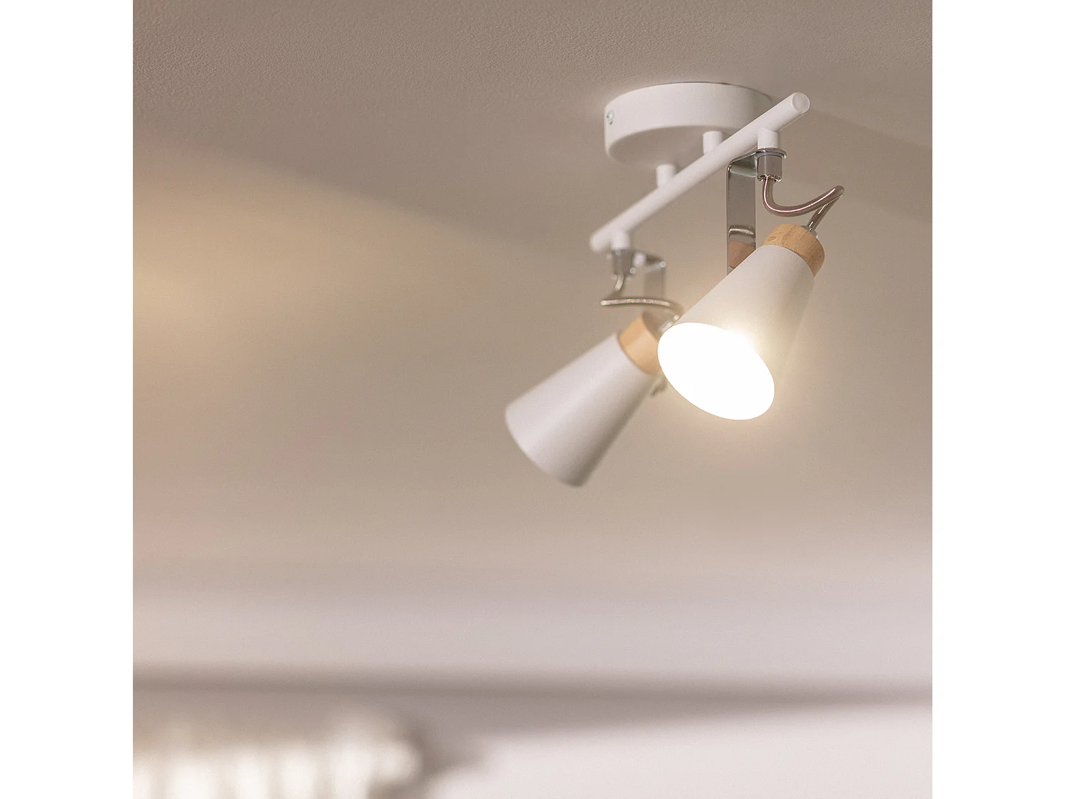 Plafonnier Orientable Métal et Bois Mara 2 Spots  Blanc