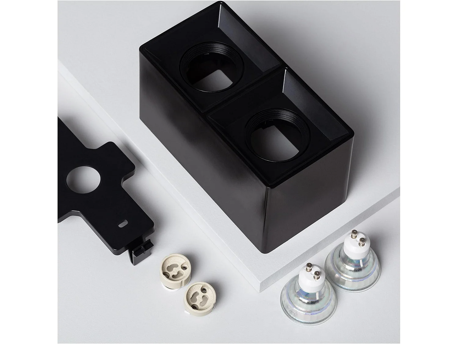 Plafonnier Space Carré Double Noir avec Ampoule GU10  2700K Blanc chaud