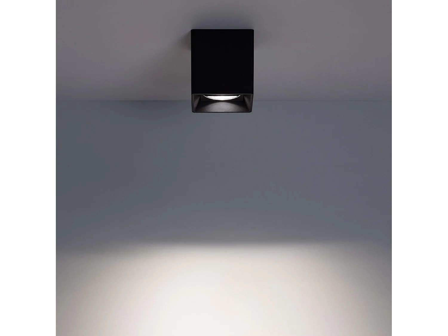 Plafonnier Space Carré Noir avec Ampoule GU10  2700K Blanc chaud