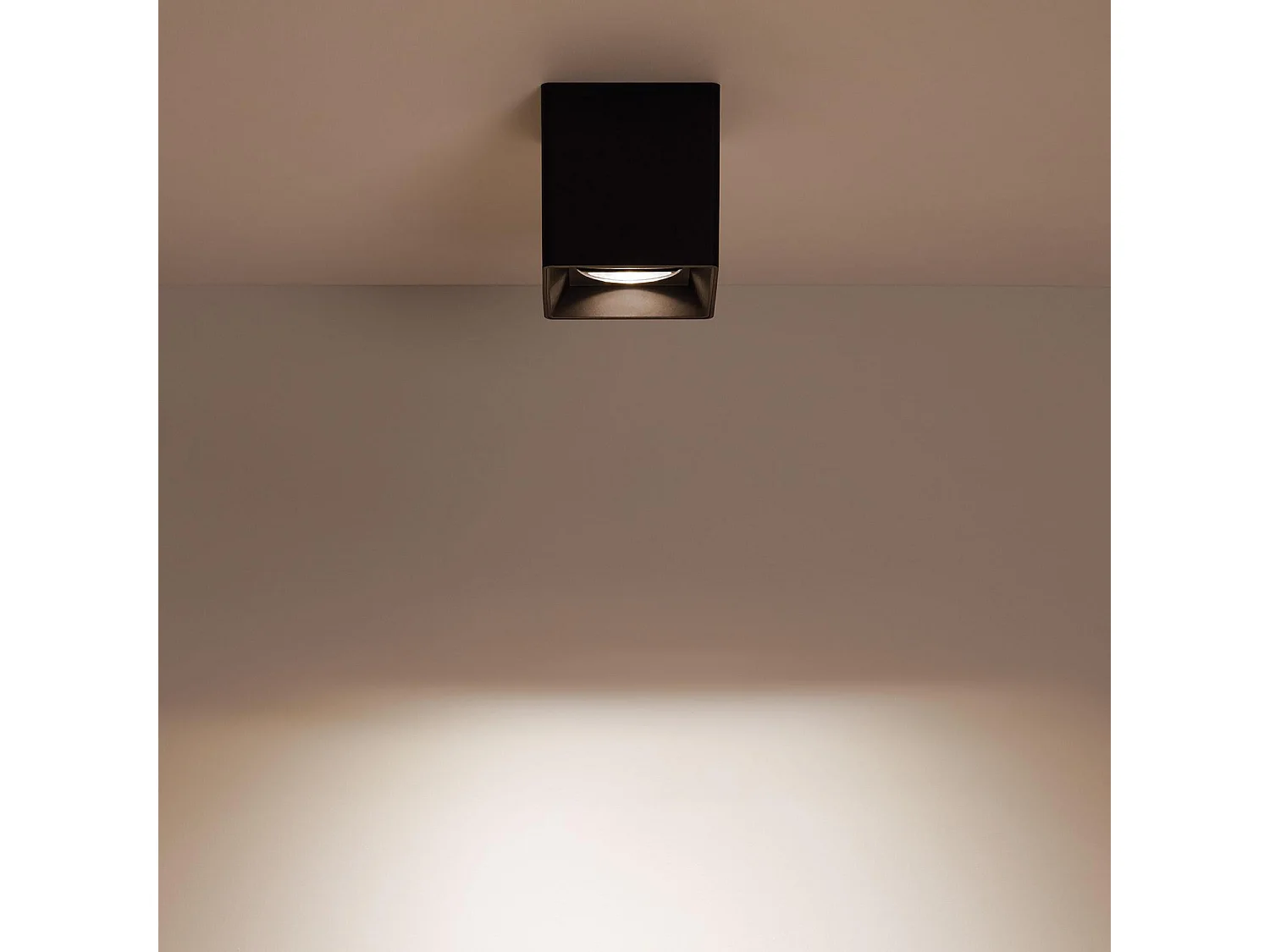 Plafonnier Space Carré Noir avec Ampoule GU10  2700K Blanc chaud