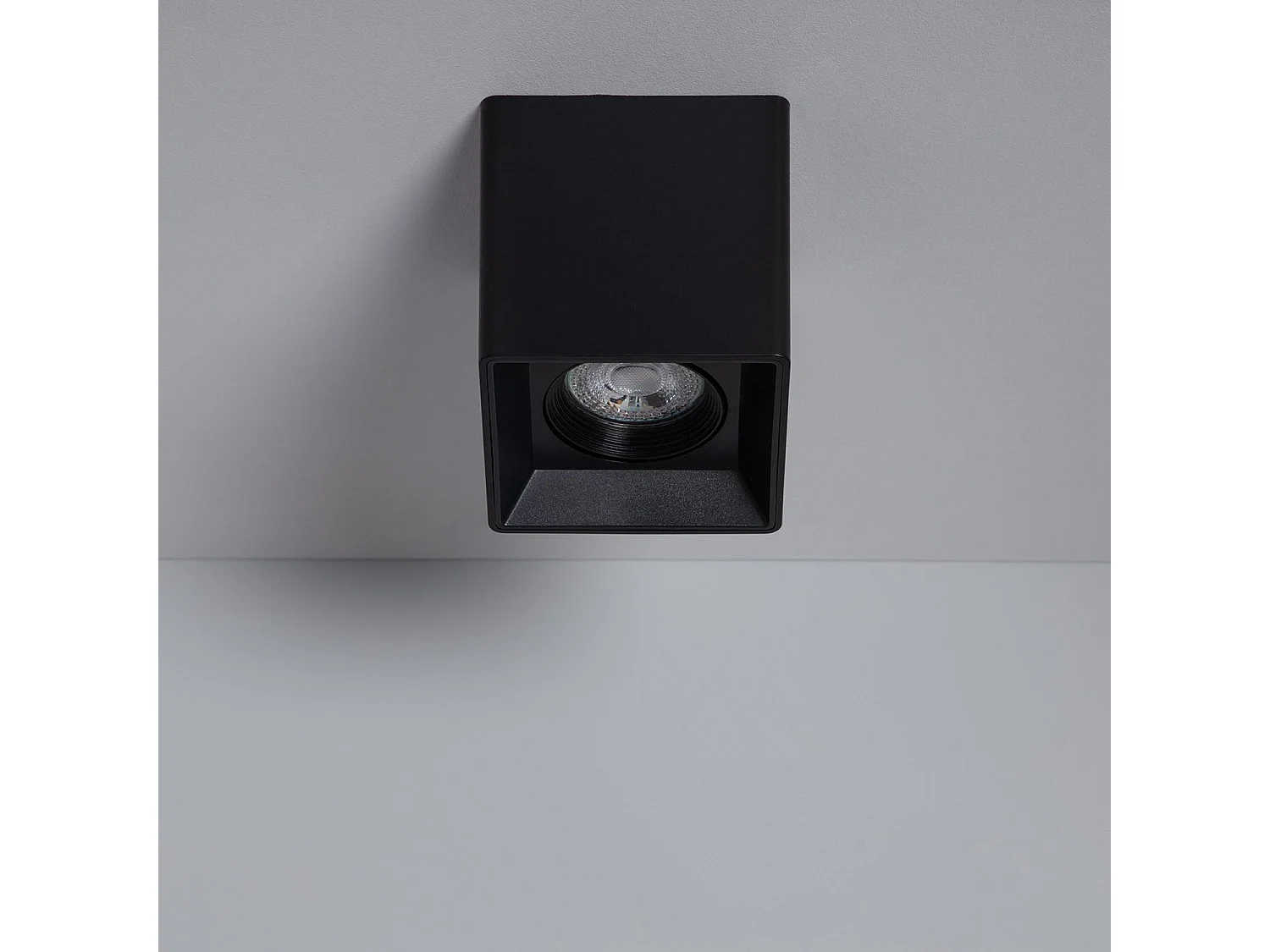 Plafonnier Space Carré Noir avec Ampoule GU10  2700K Blanc chaud