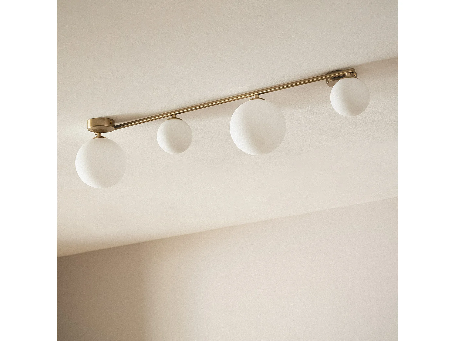 Lampadario in Metallo e Vetro Moonlight Brass 4 punti luce Bianco