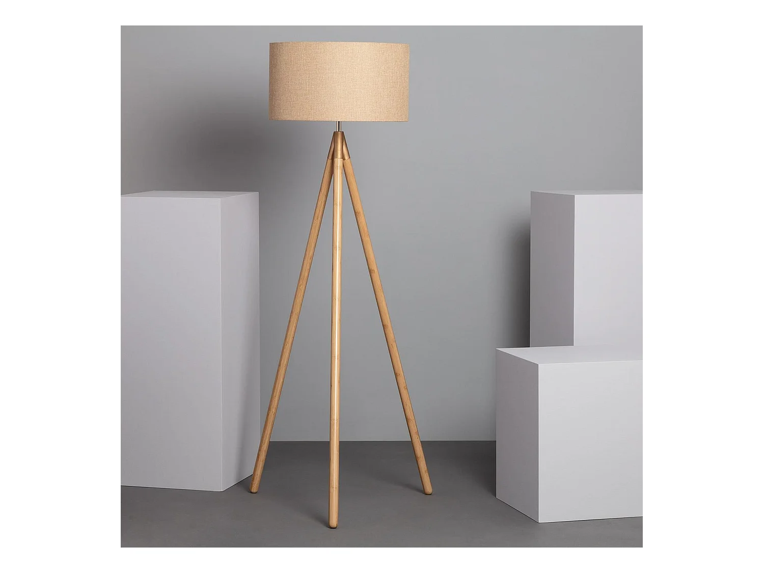 Lámpara de Pie de Madera y Tela Wolby Beige
