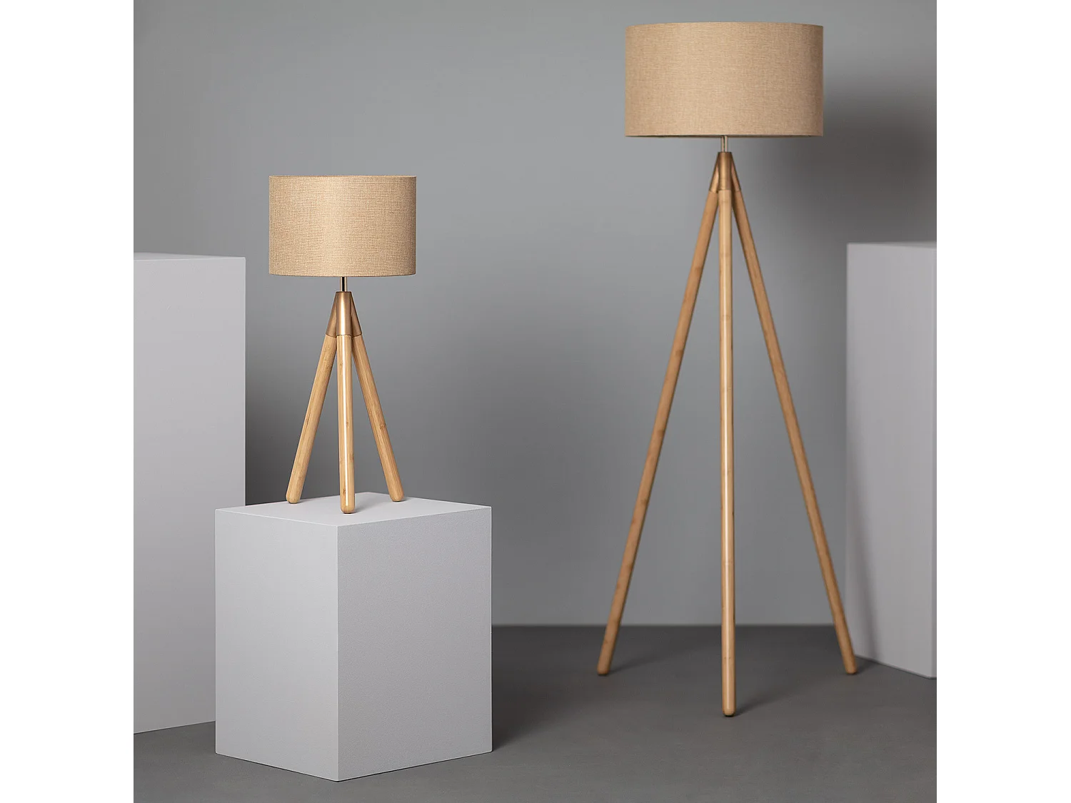 Lámpara de Pie de Madera y Tela Wolby Beige