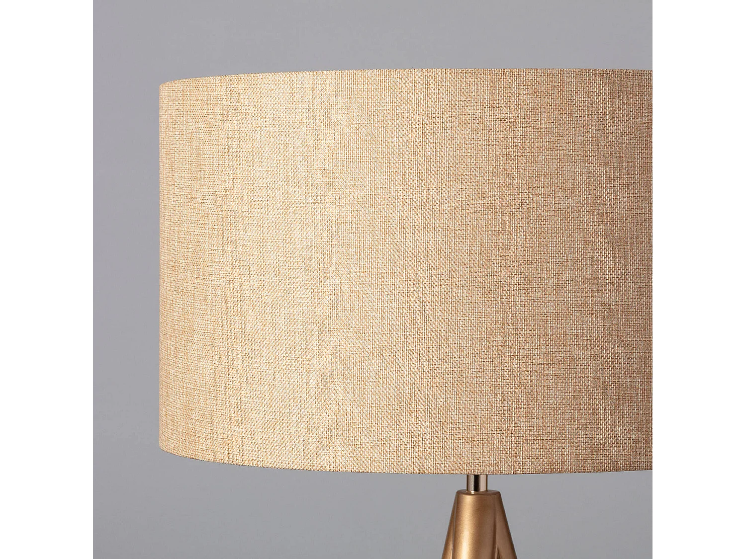 Lámpara de Pie de Madera y Tela Wolby Beige