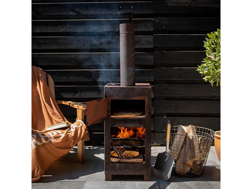 Outdoor-Kamin mit integriertem Pizzaofen
