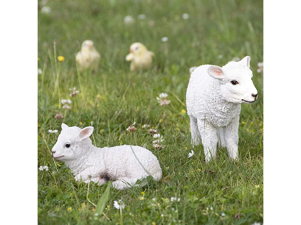 Agnello in piedi in resina 25 cm
