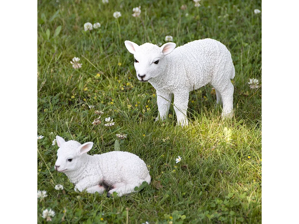 Agnello in piedi in resina 25 cm