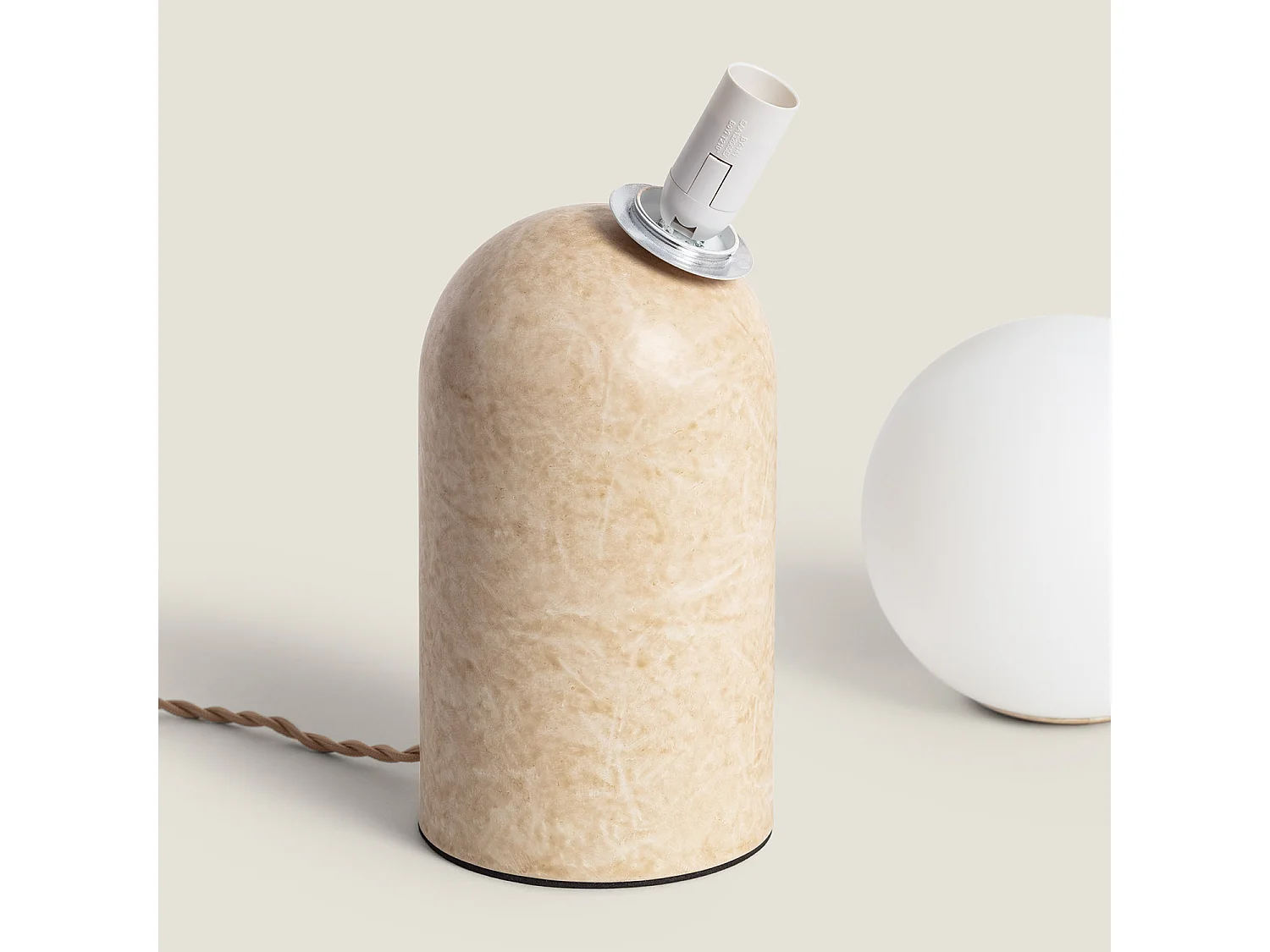 Lámpara de Mesa Metal Society Beige