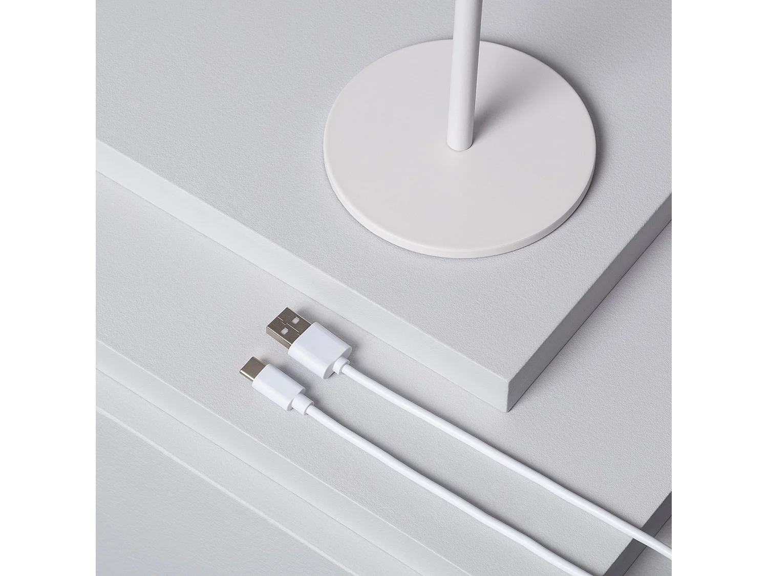 Lampe à Poser LED 3W Portable Extérieure avec Batterie Rechargeable USB Kivuli  Noir