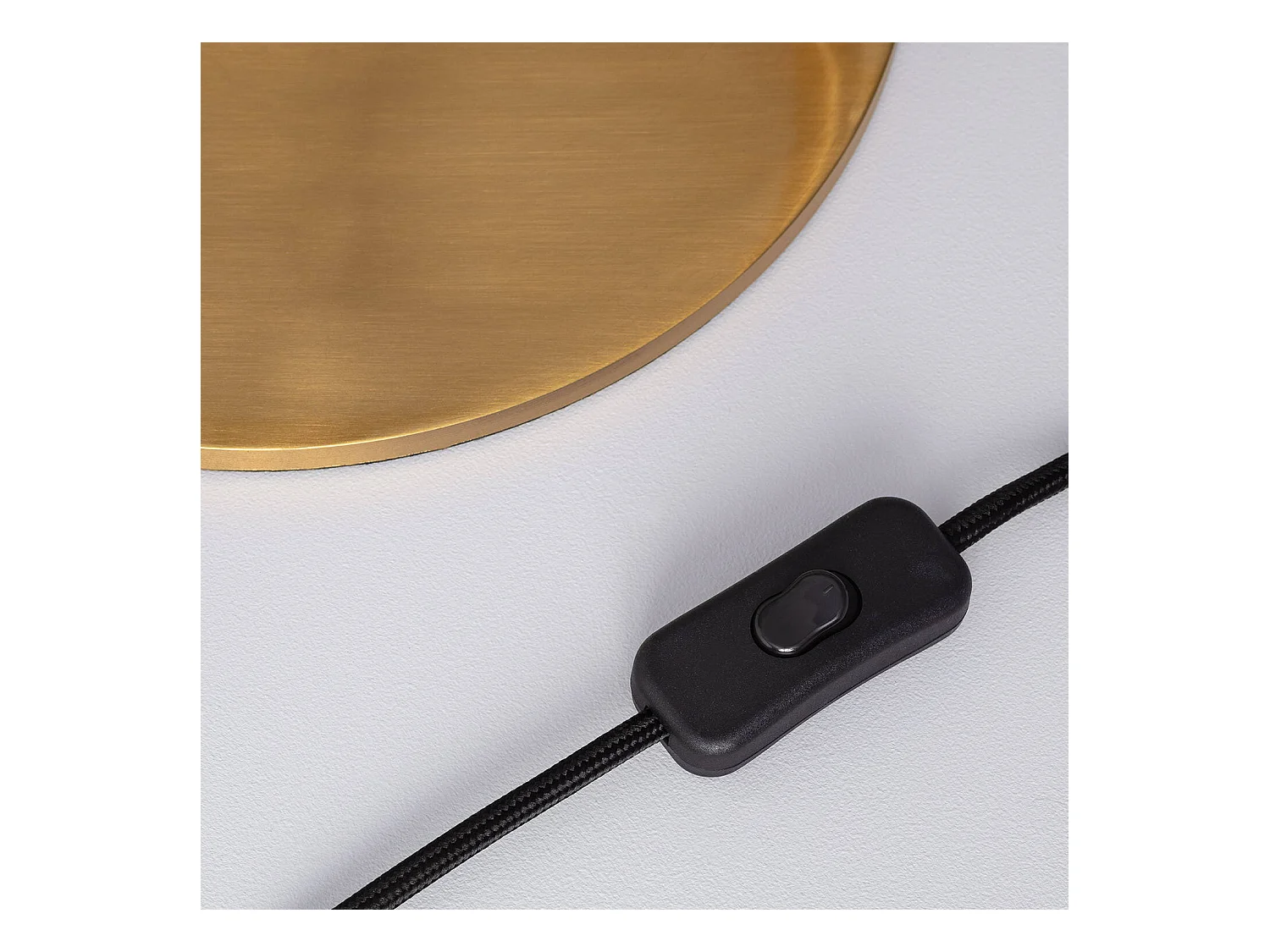 Lámpara de Mesa de Metal Ansa Dorado