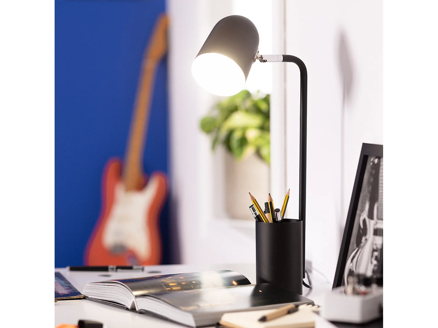 Lámpara Flexo Escritorio de Metal con Portalápices Waal Negro