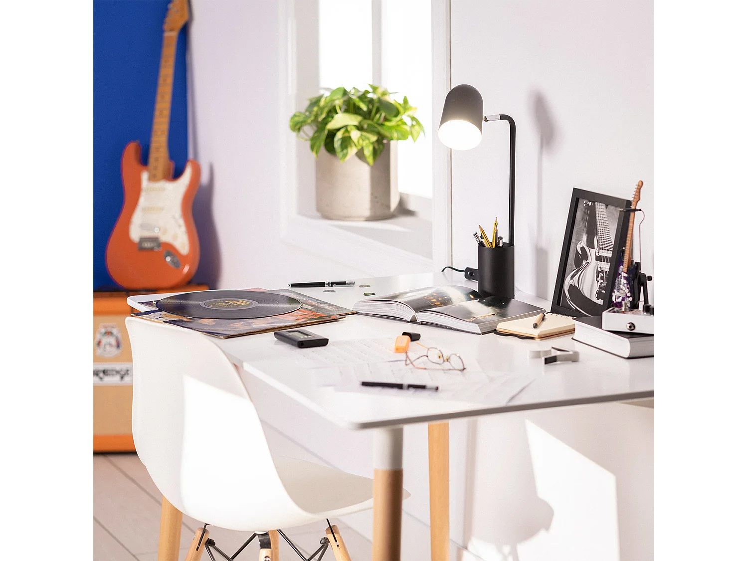 Lámpara Flexo Escritorio de Metal con Portalápices Waal Negro