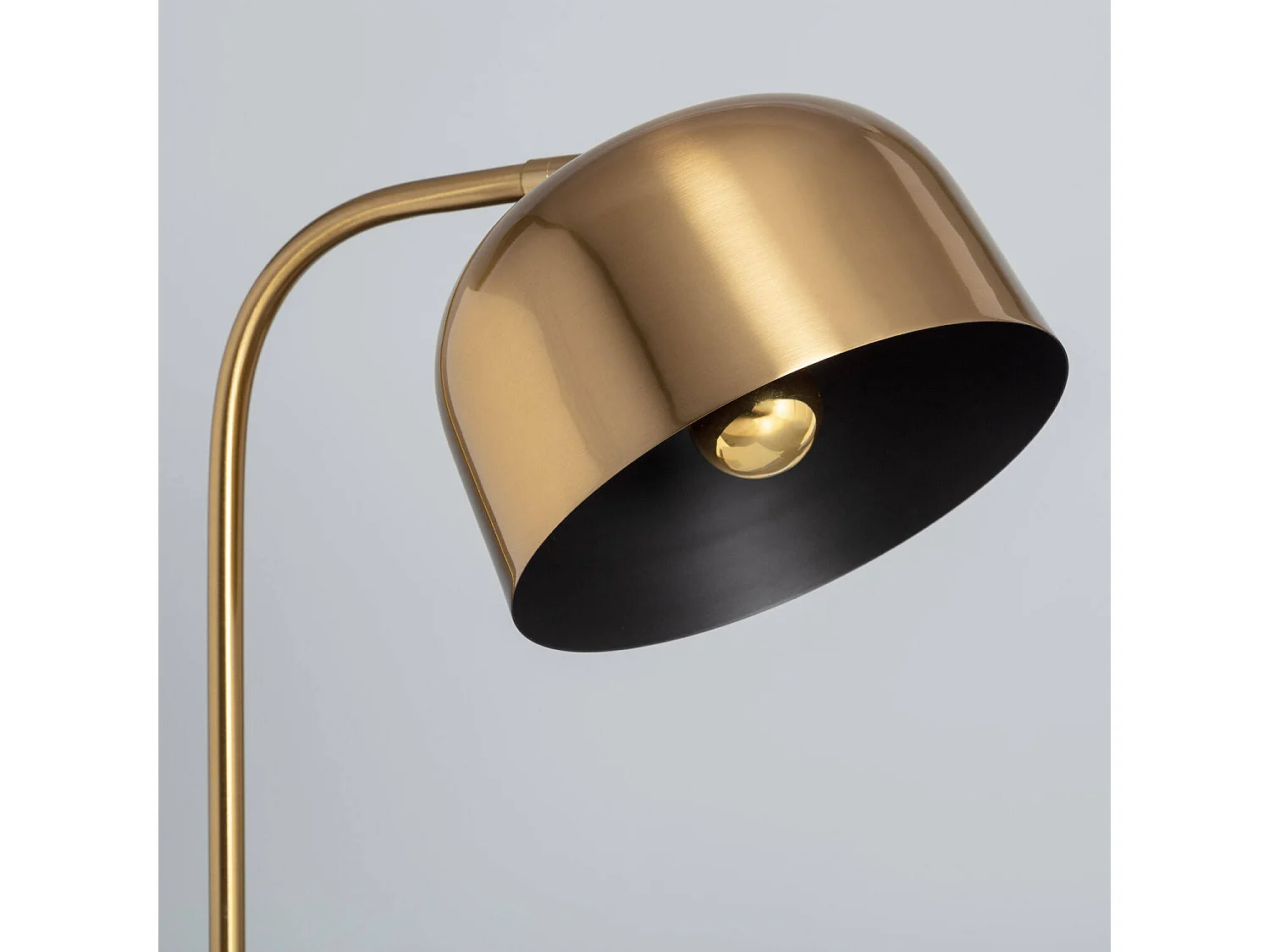 Lámpara de Mesa de Metal Kengele Dorado