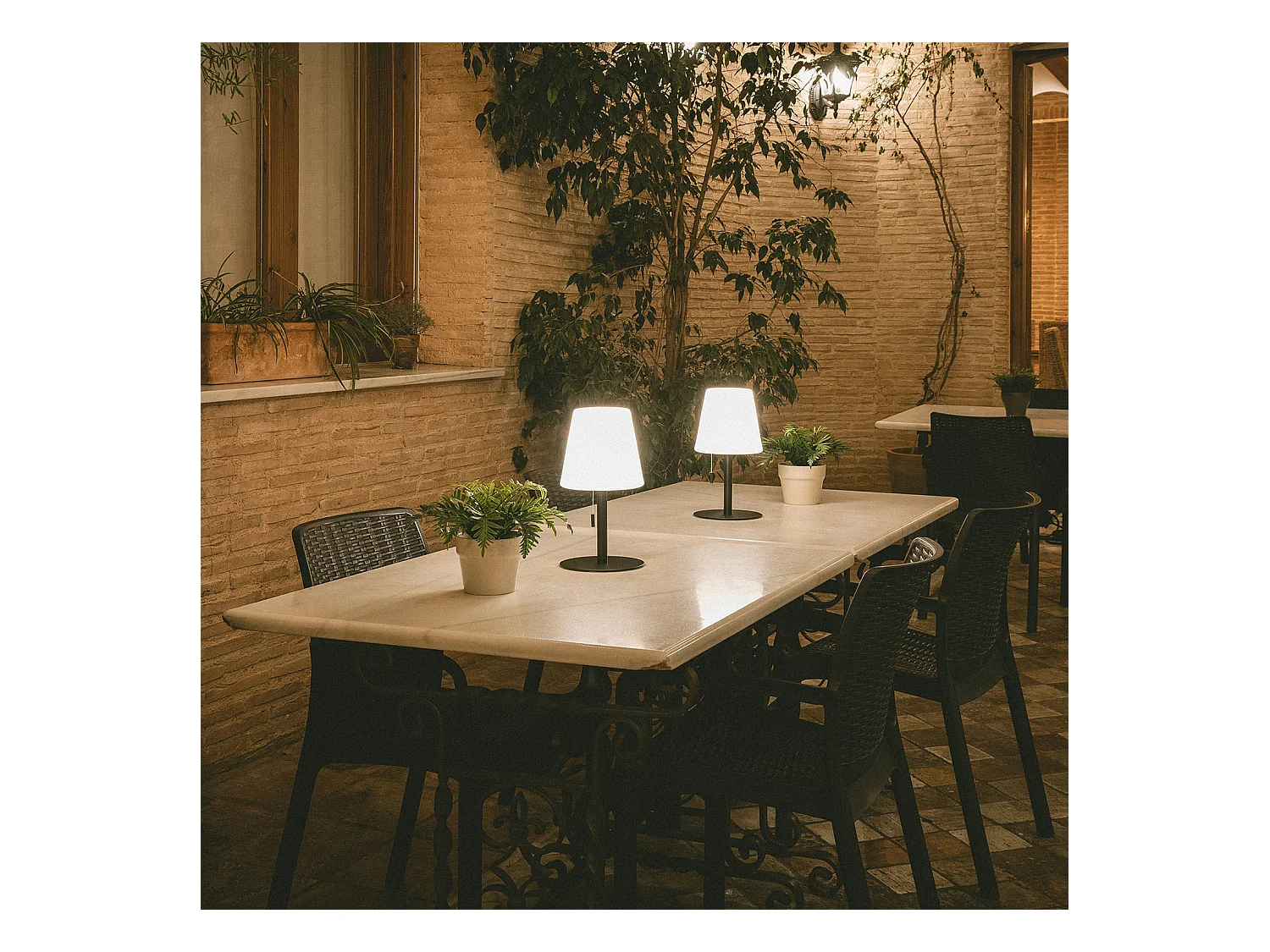 Lampada da Tavolo LED 2,6W Portatile per Esterno in Alluminio con Batteria Ricaricabile Epinay Nero