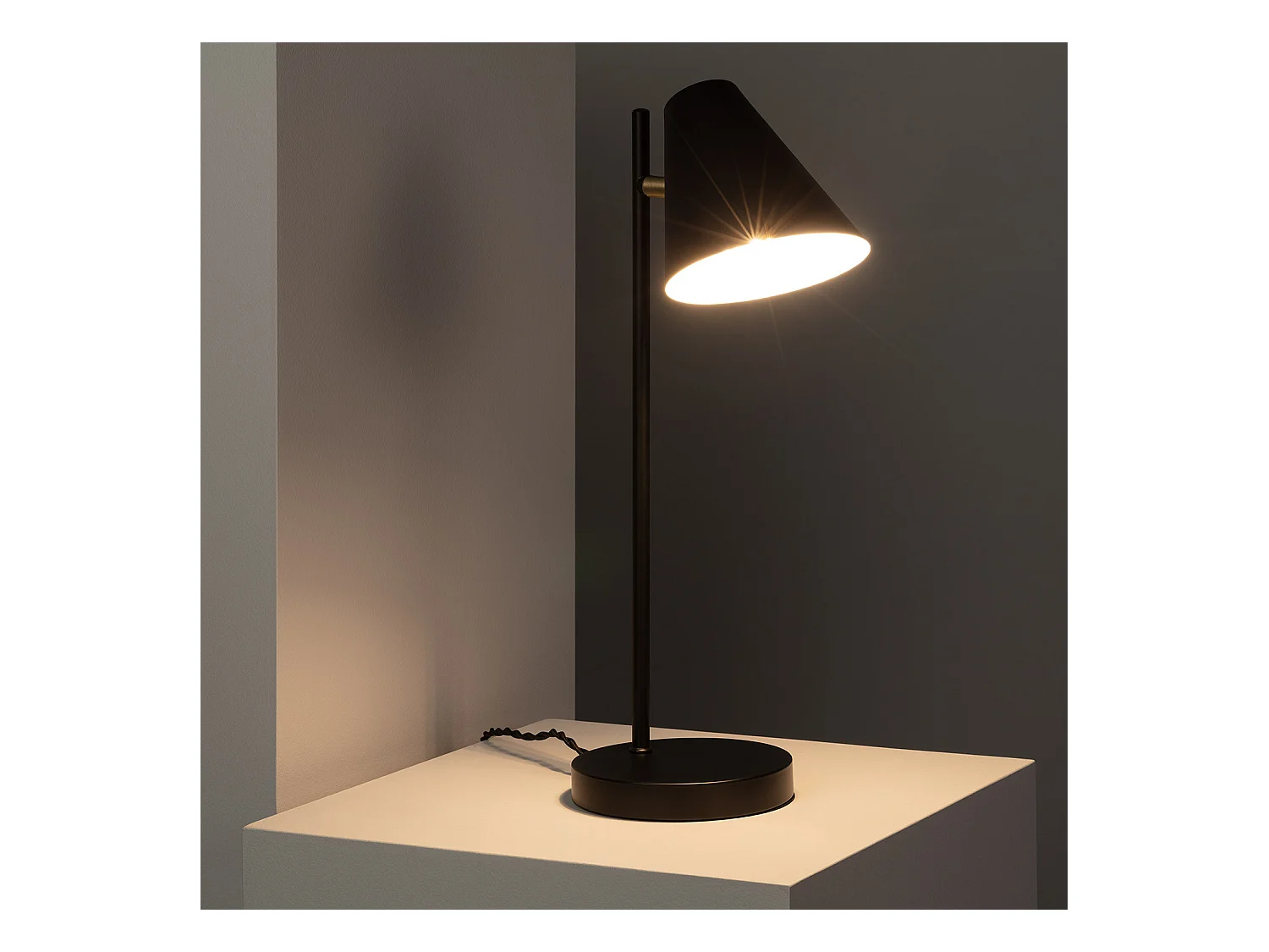 Lámpara de Mesa Metal Bowery Negro