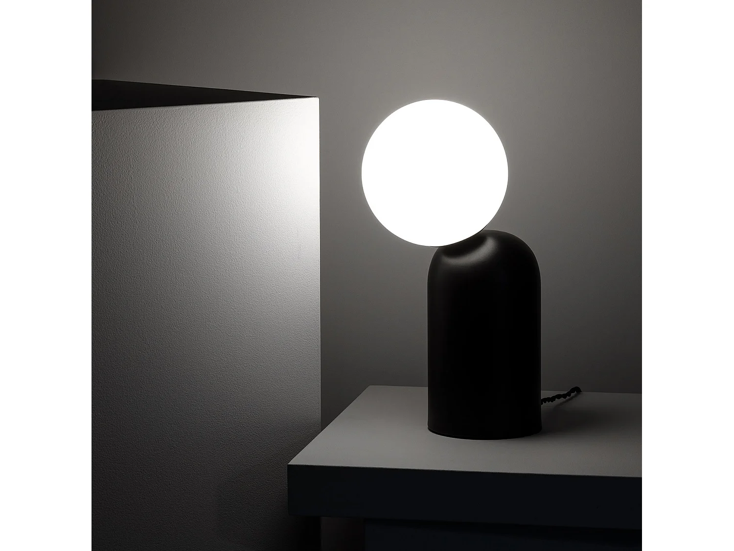 Lámpara de Mesa Metal Society Salmón Mate