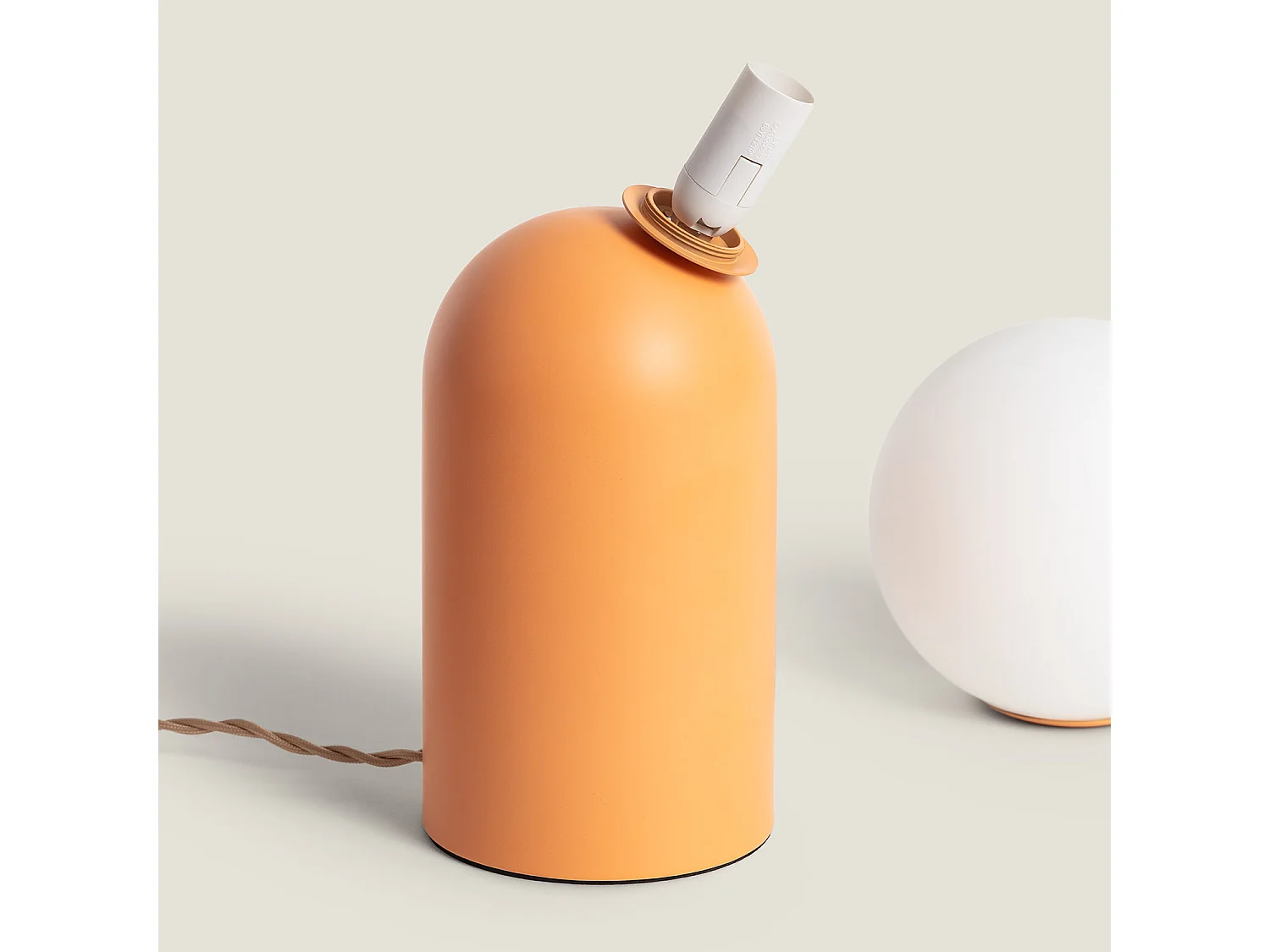 Lámpara de Mesa Metal Society Salmón Mate