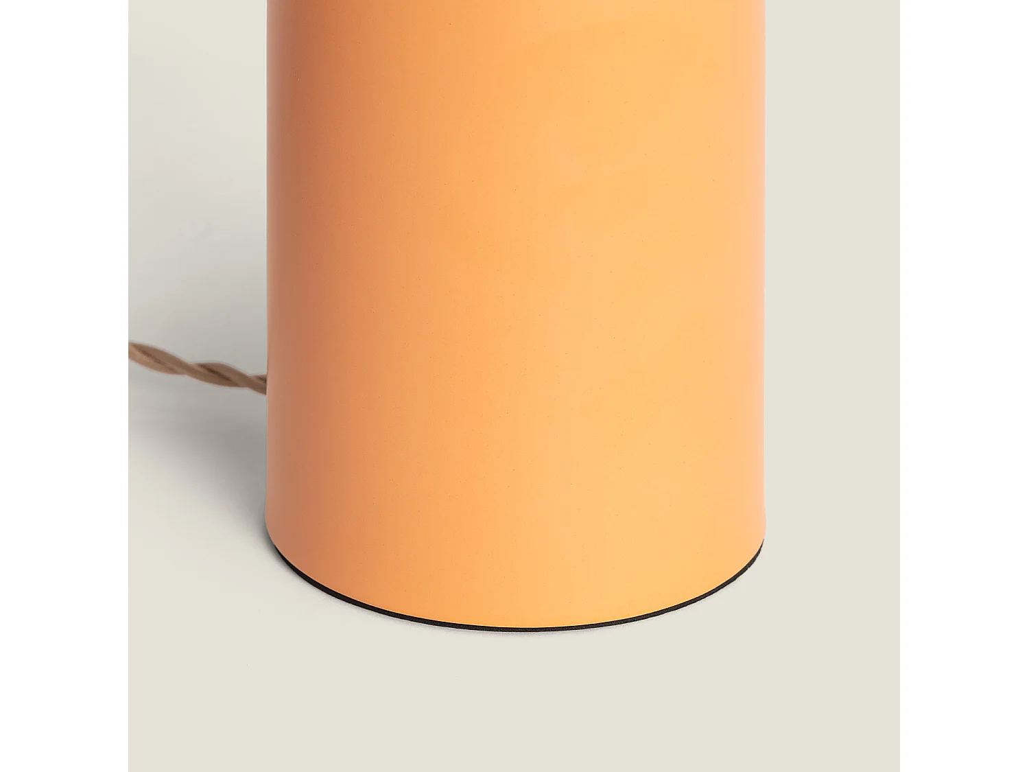 Lámpara de Mesa Metal Society Salmón Mate