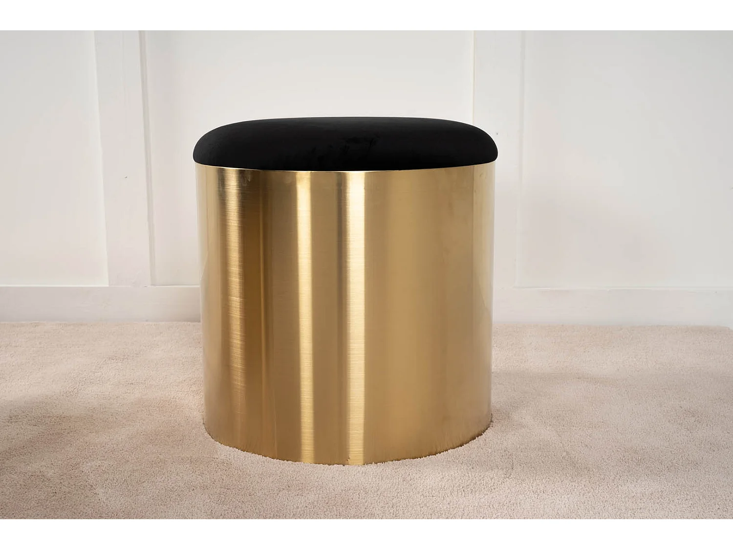 Puffpouf ,repose-pieds Ø45cm velours noir, laiton.