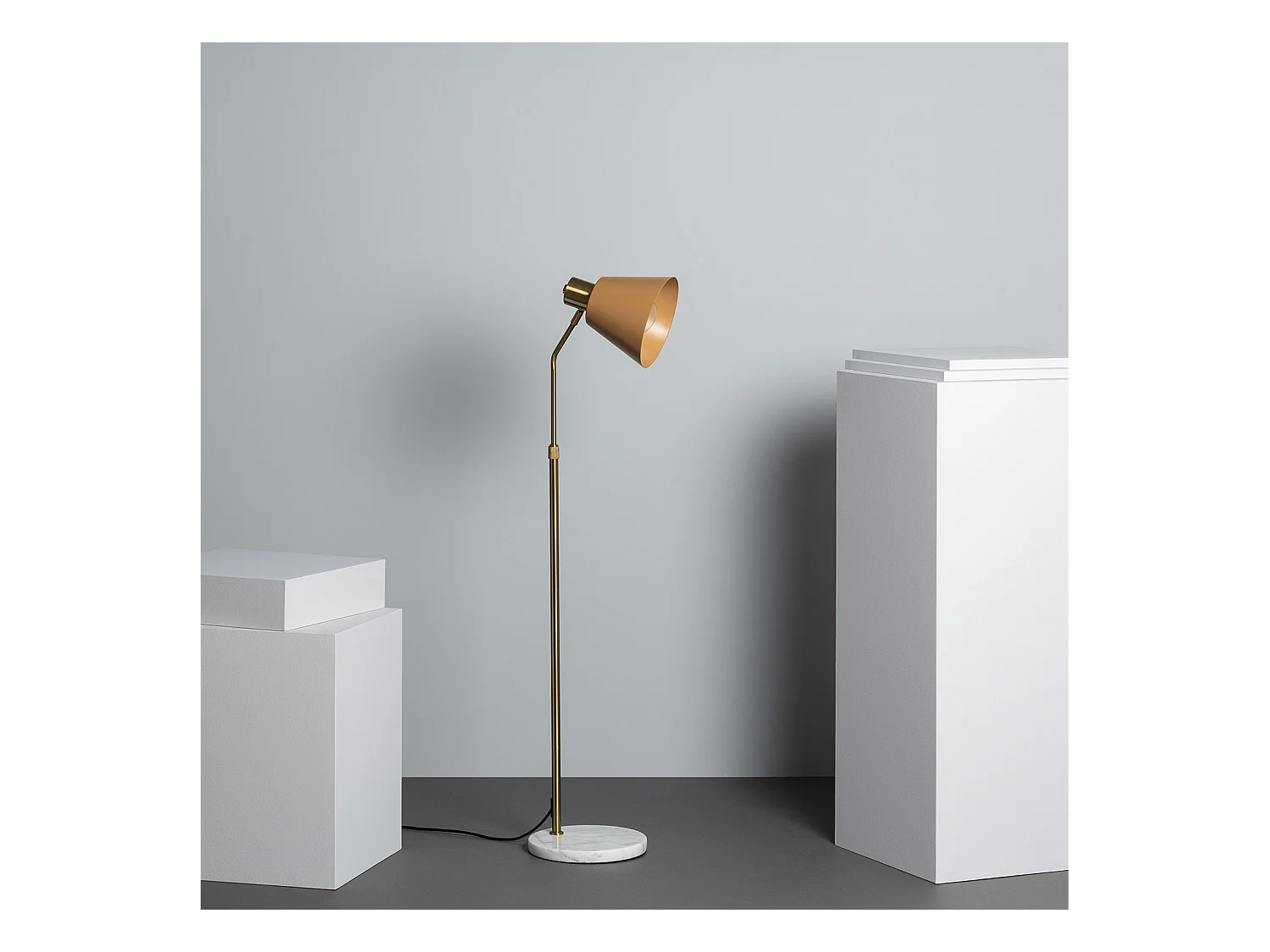 Lámpara de Pie Aluminio y Mármol Vinci Dorado
