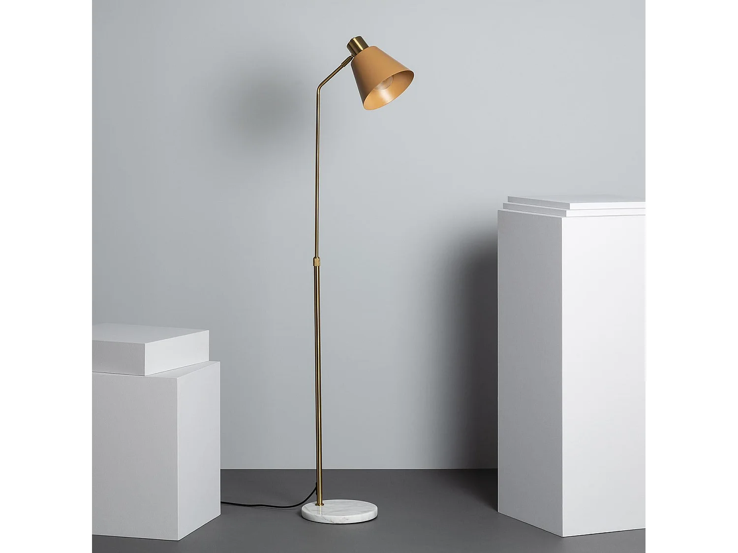 Lampadaire Aluminium et Marbre Vinci  Doré