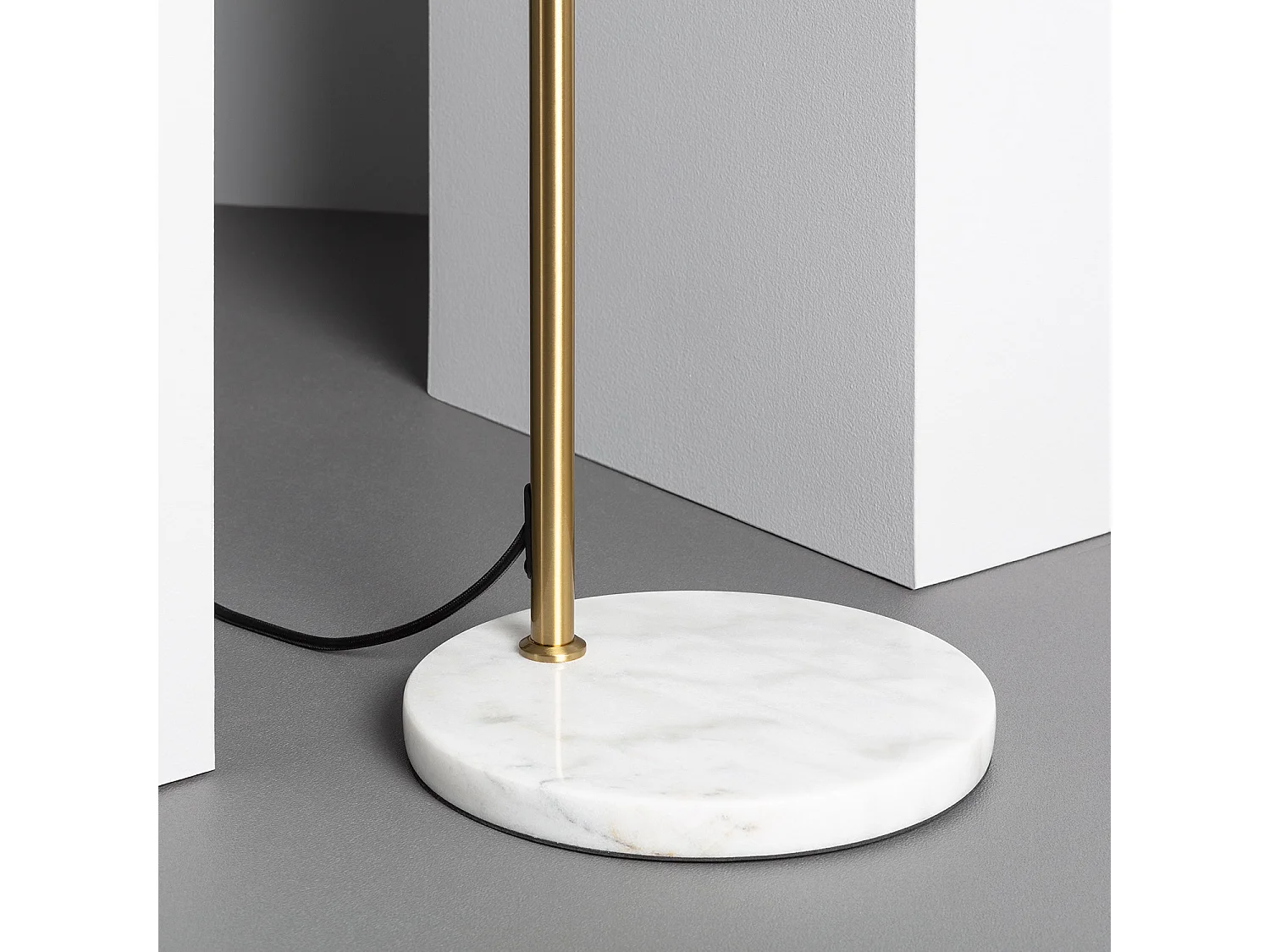 Lampadaire Aluminium et Marbre Vinci  Doré