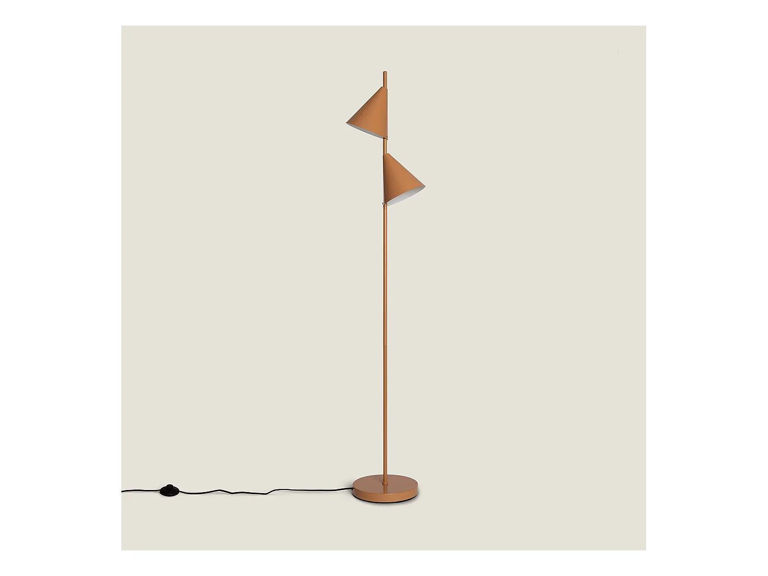 Lámpara de Pie Whirlwind Camel