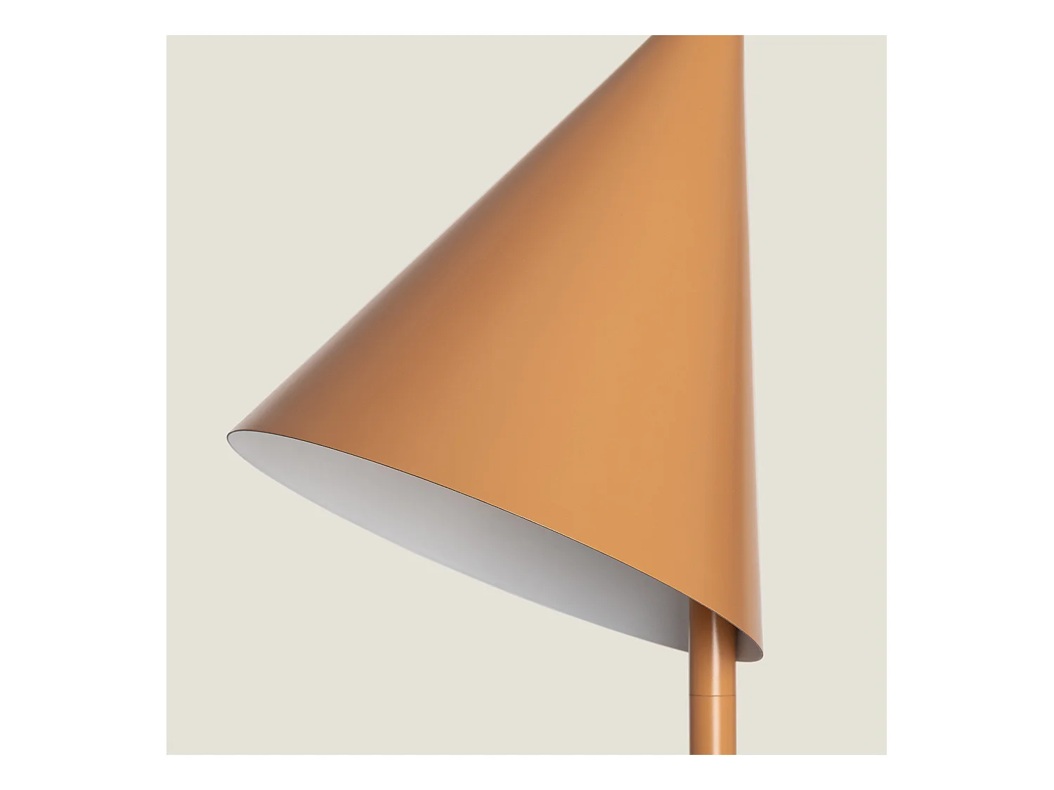 Lámpara de Pie Whirlwind Camel