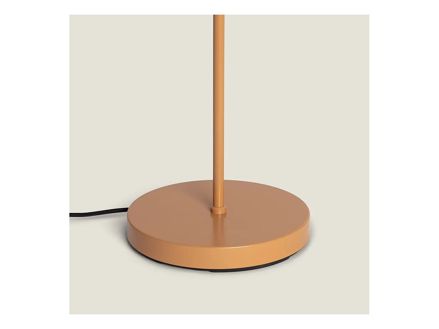 Lámpara de Pie Whirlwind Camel