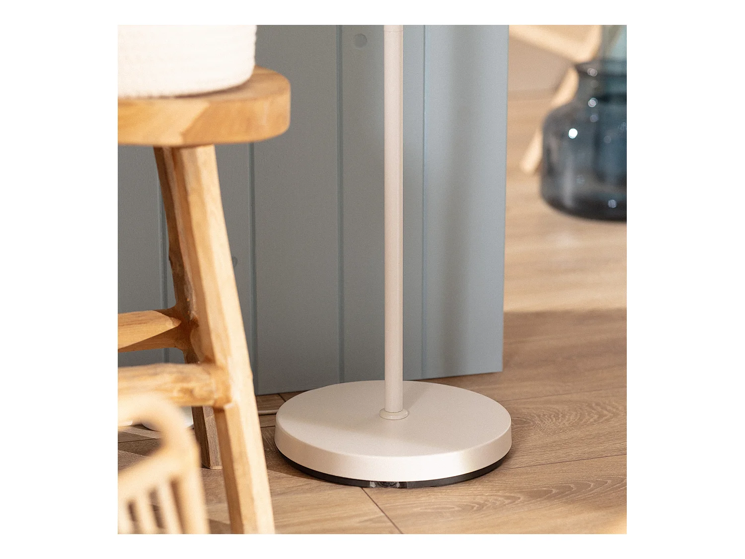 Lámpara de Pie de Ratán y Metal Baracoa Blanco