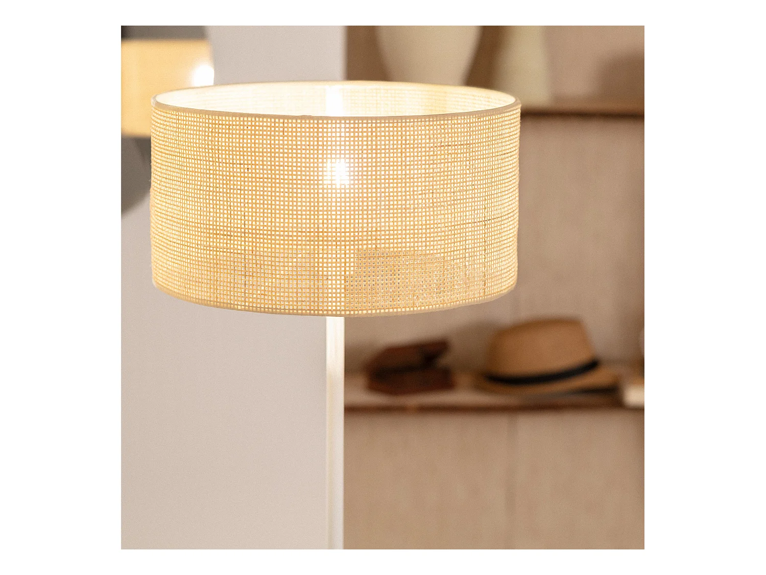 Lámpara de Pie de Ratán y Metal Baracoa Blanco