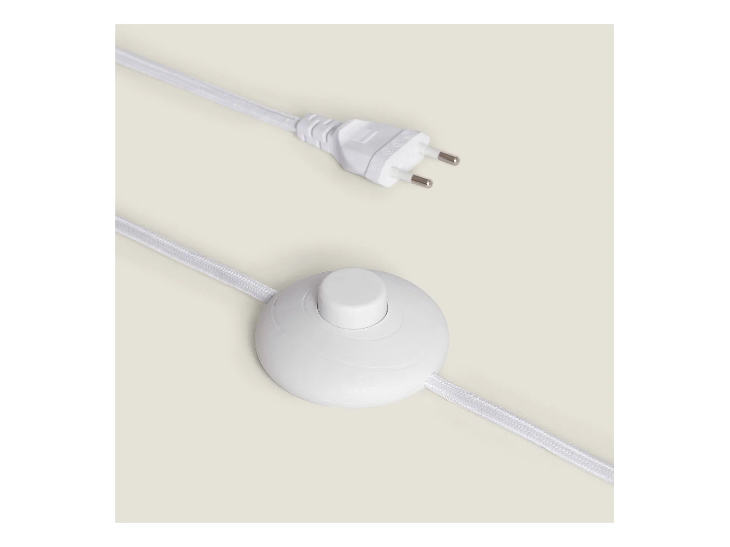 Lámpara de Pie de Ratán y Metal Baracoa Blanco