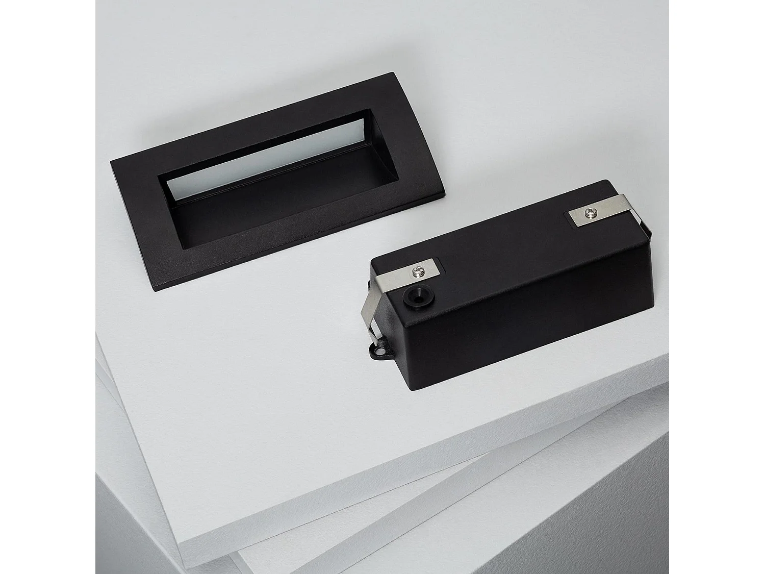 Balise LED Extérieure 4W Encastrable au Mur Rectangulaire Edulis Noire 2700K Blanc chaud