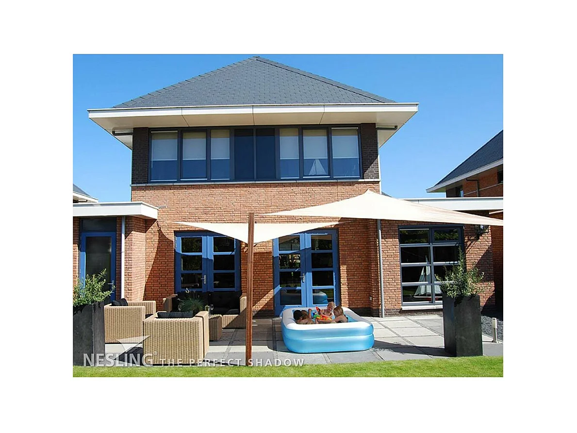 Voile d'ombrage triangulaire Coolfit crème porcelaine 4 x 4 x 5,7 m