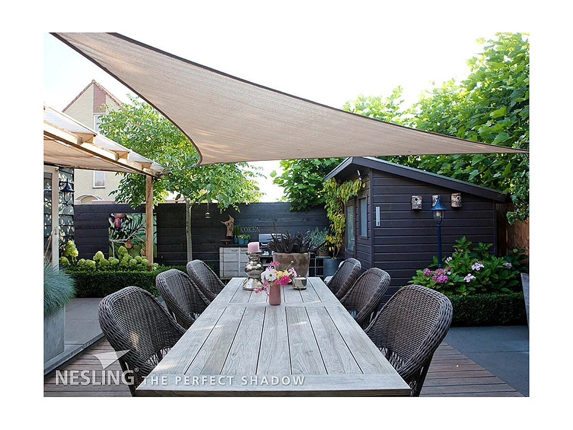 Voile d'ombrage triangulaire Coolfit sable 4 x 4 x 5,7 m