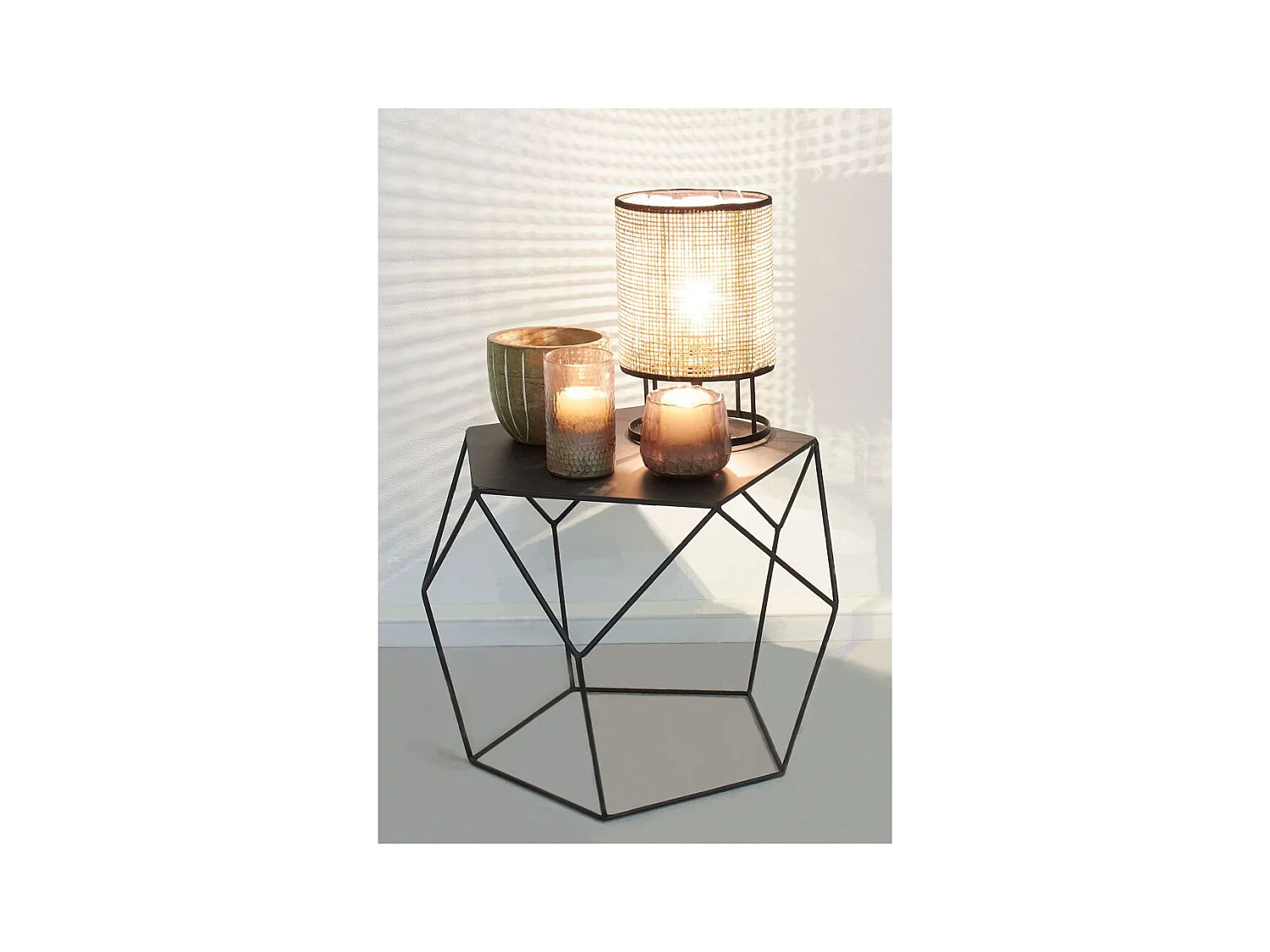 Runde Schreibtischleuchte aus Metall mit Flechtwerk