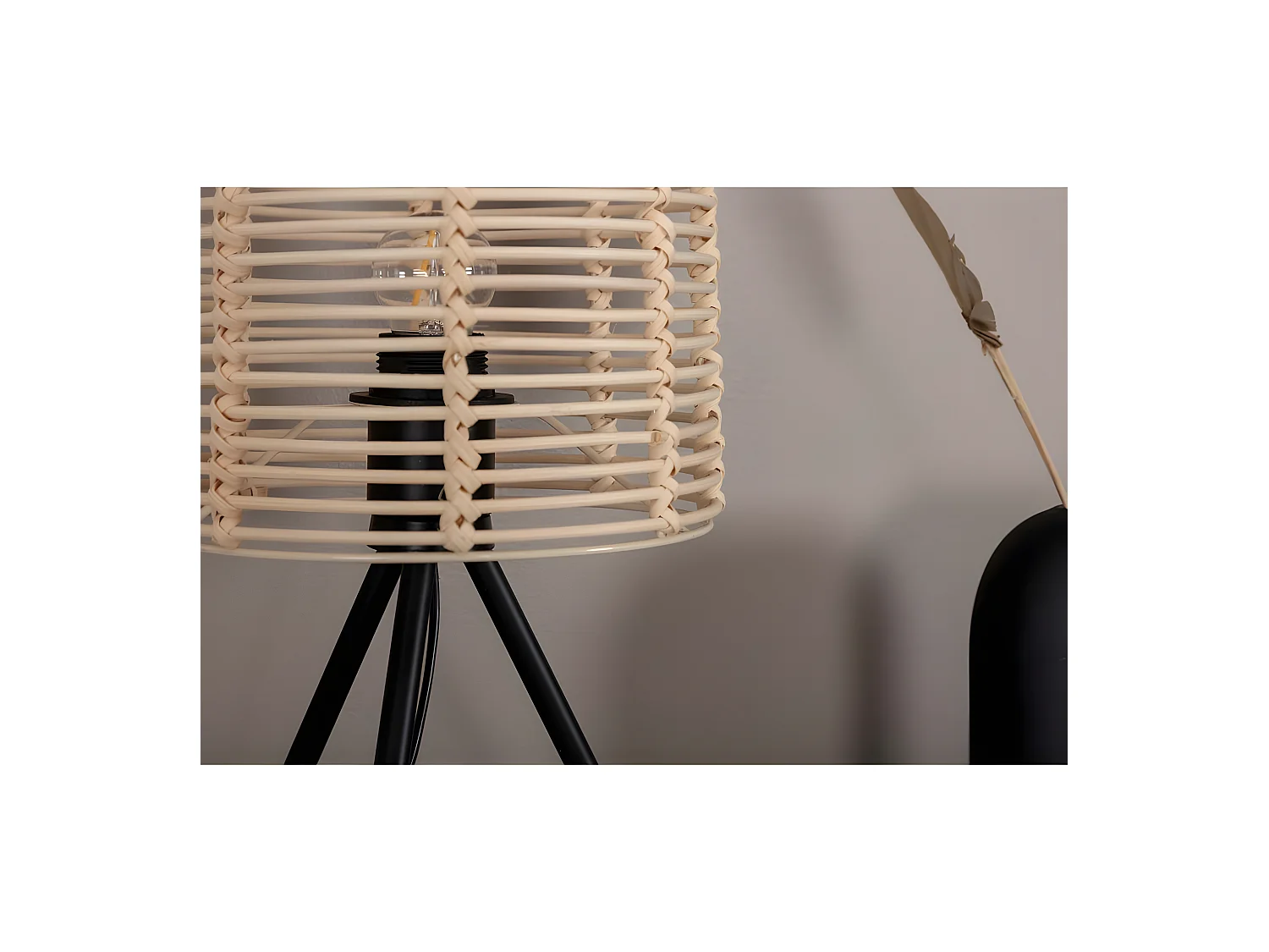 Lampada da tavolo in acciaio e rattan Fence