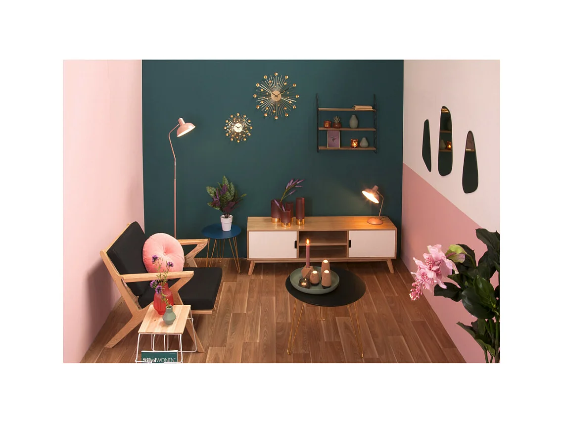 Lampada da tavolo in metallo con cappuccio