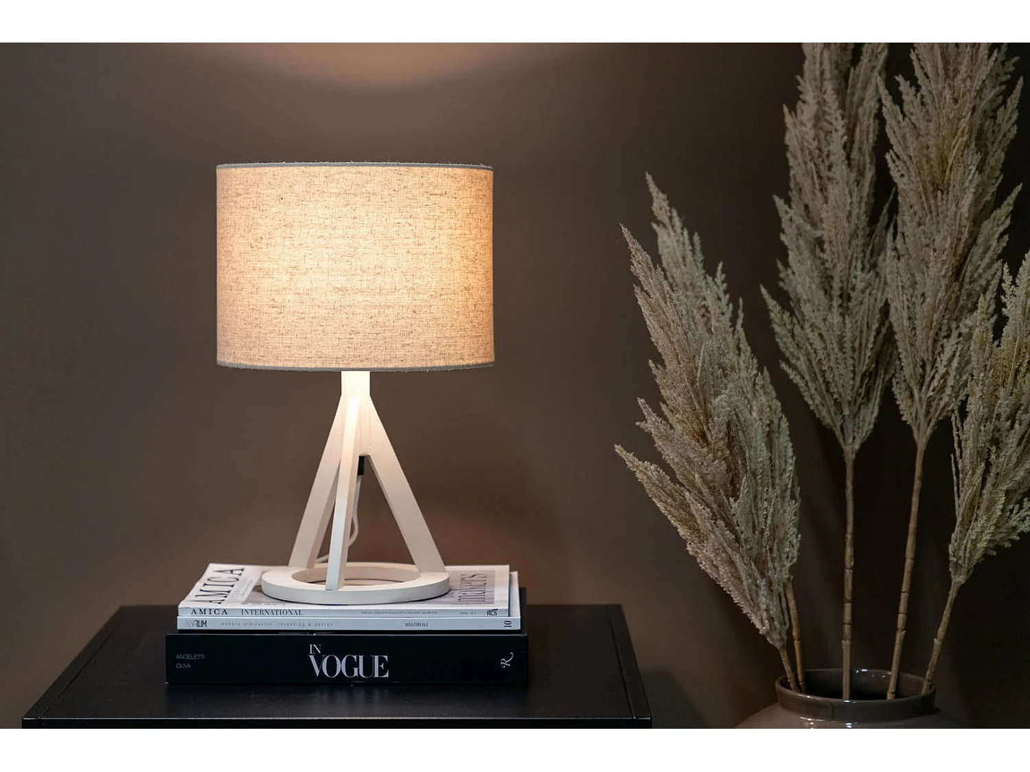 Kona éclairage lampe de table 25x18x50,5cm tissu beige, blanc.